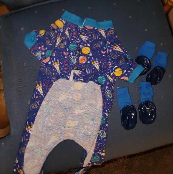 Small Dog pajamas & waterproof booties - Picture 2 of 4